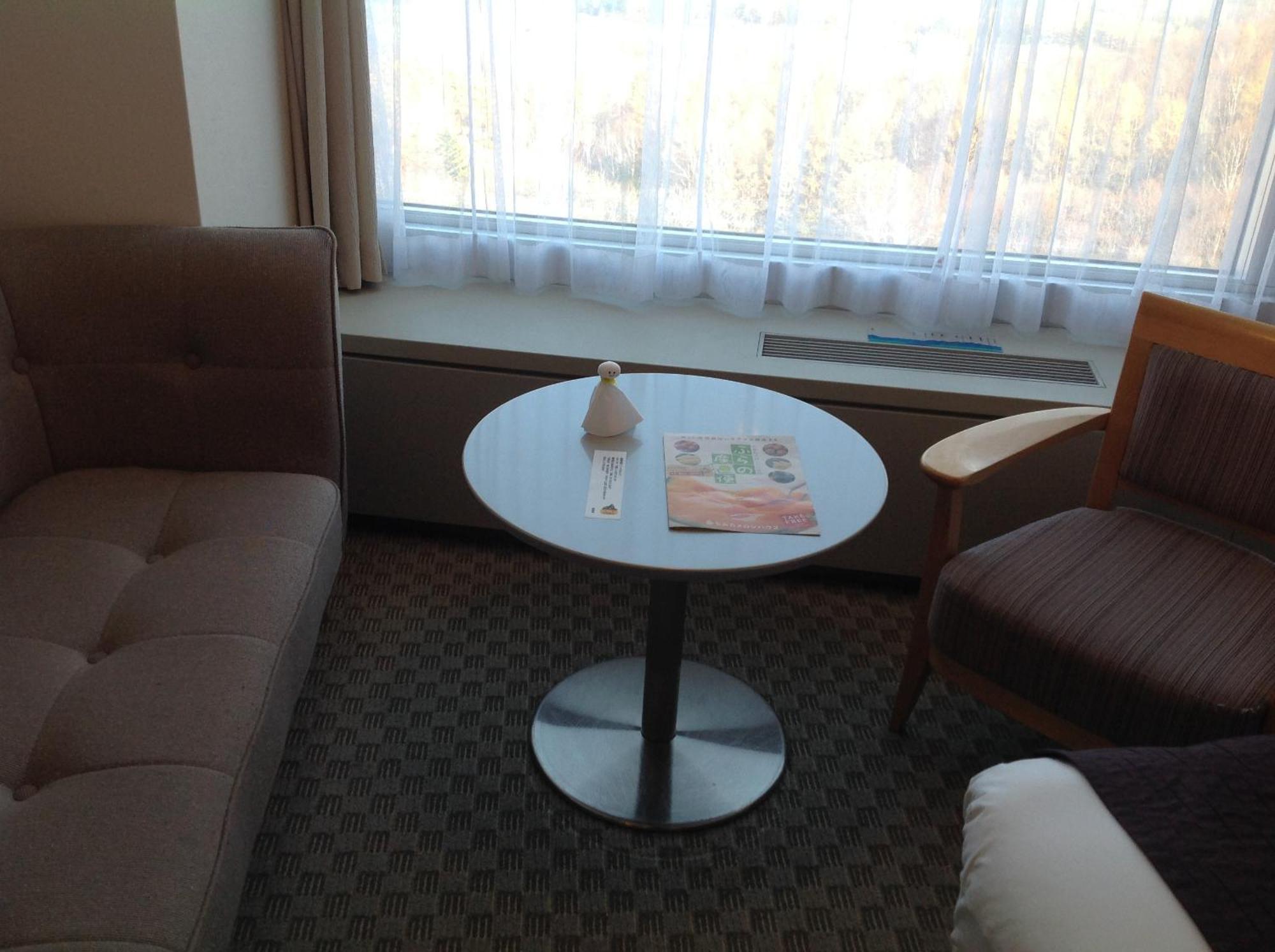 Shin Furano Prince Hotel Cameră foto A table in a hotel room