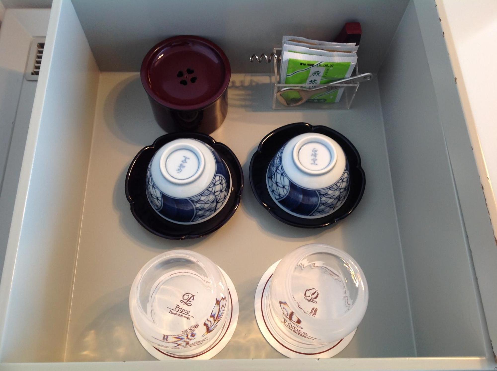 Shin Furano Prince Hotel Cameră foto A tea set in a drawer