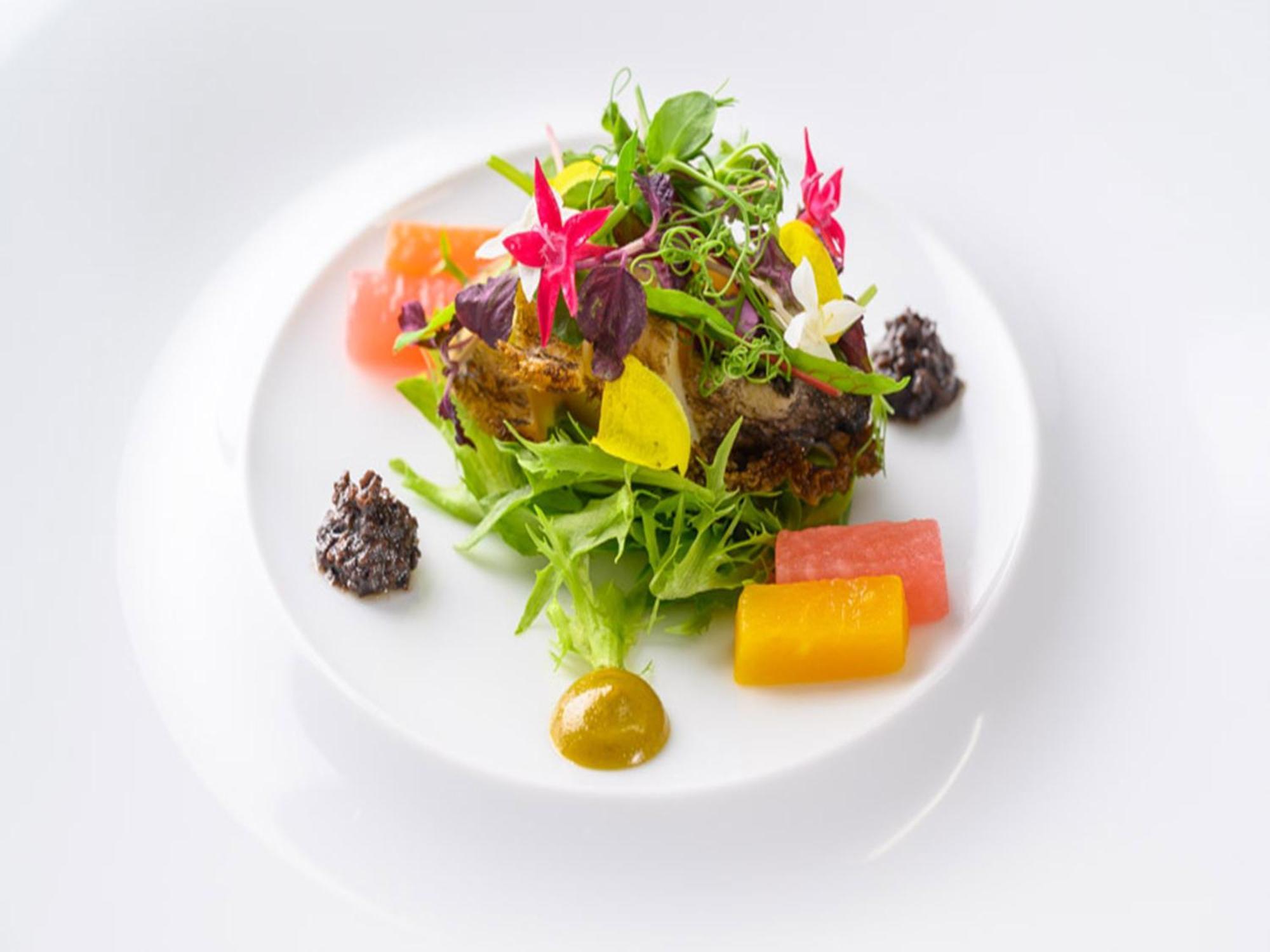 Shin Furano Prince Hotel Exterior foto A salad prepared by a culinary student